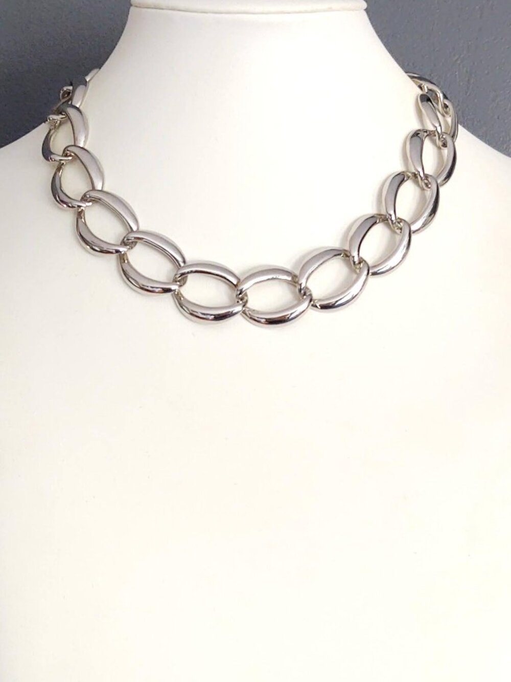 Shiny silver link necklace